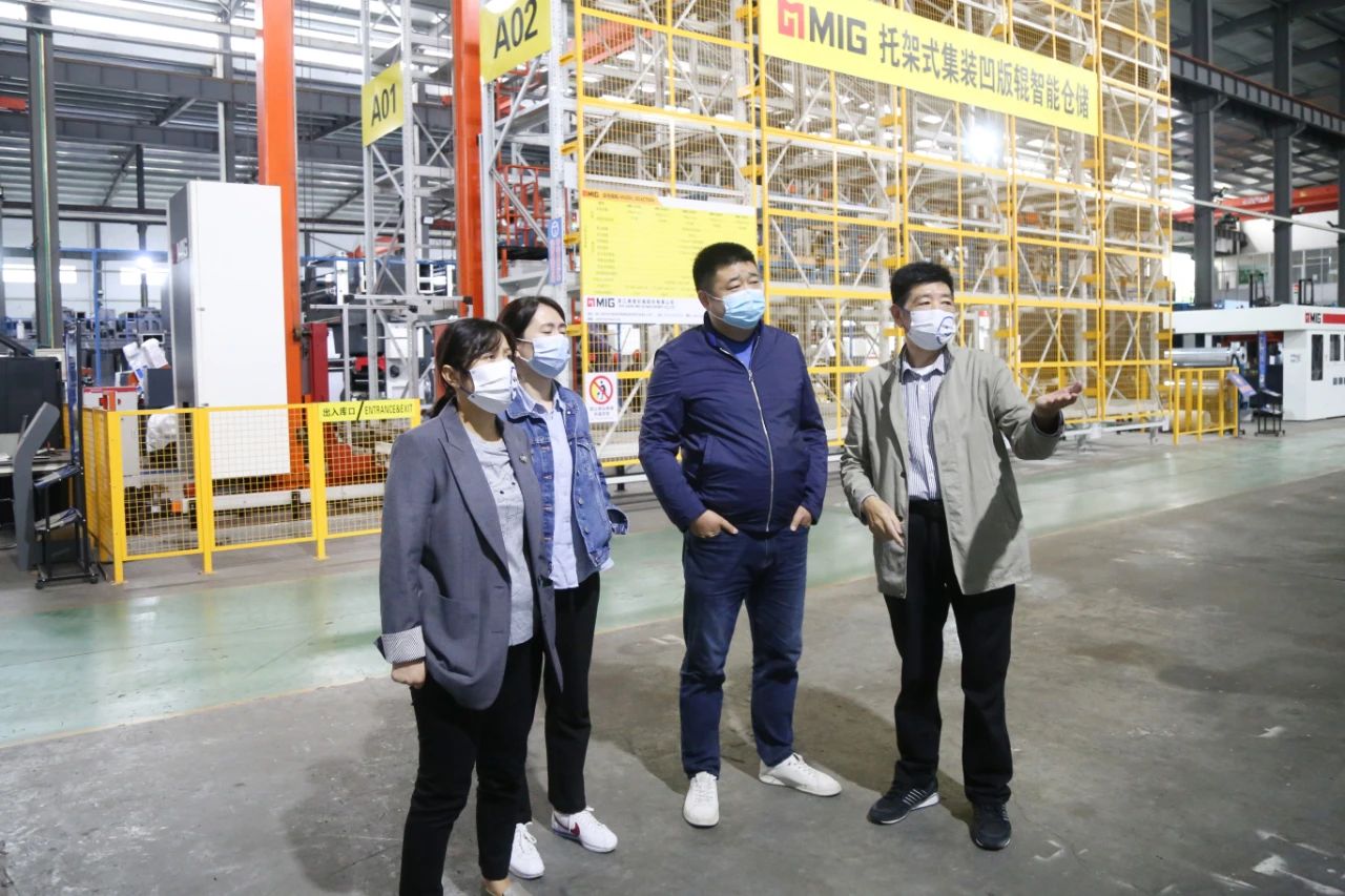 Lv Yunfeng, subdirector de la Oficina de Economía y Tecnología de la Información del distrito de Lin'an, y su delegación visitaron nuestra empresa para investigar el proyecto de creación de informatización digital de Internet industrial.