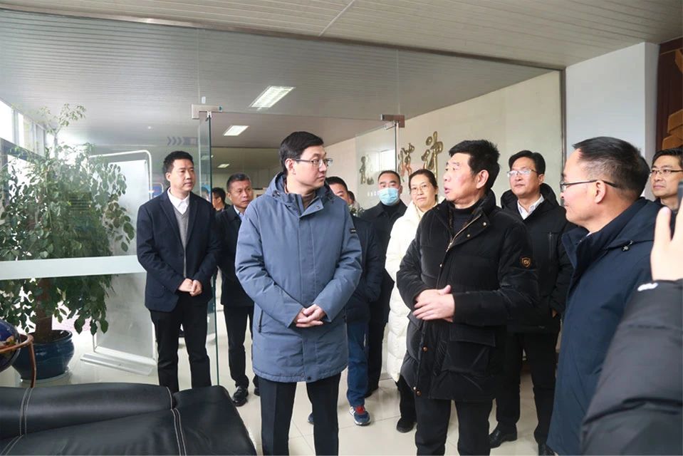 Yang Zewei, subsecretario del comité del distrito de Lin'an y alcalde del distrito, visitó Meige Machinery para investigar y reanudar el trabajo y la producción.